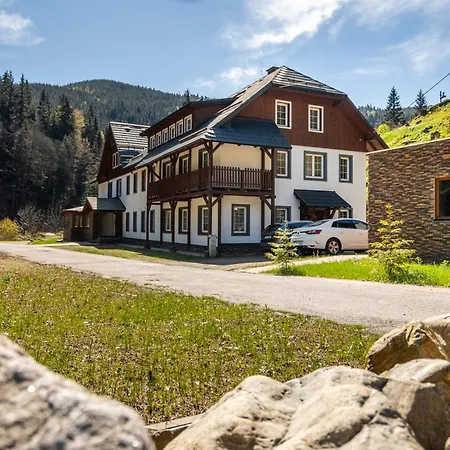 Spindl Self Check-in & Sauna Apartahotel